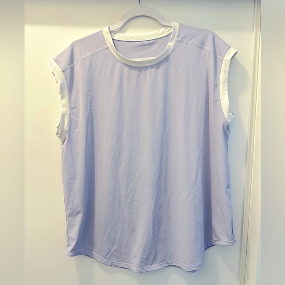 Multiple like-new sports T-shirt - Picture 3 of 4